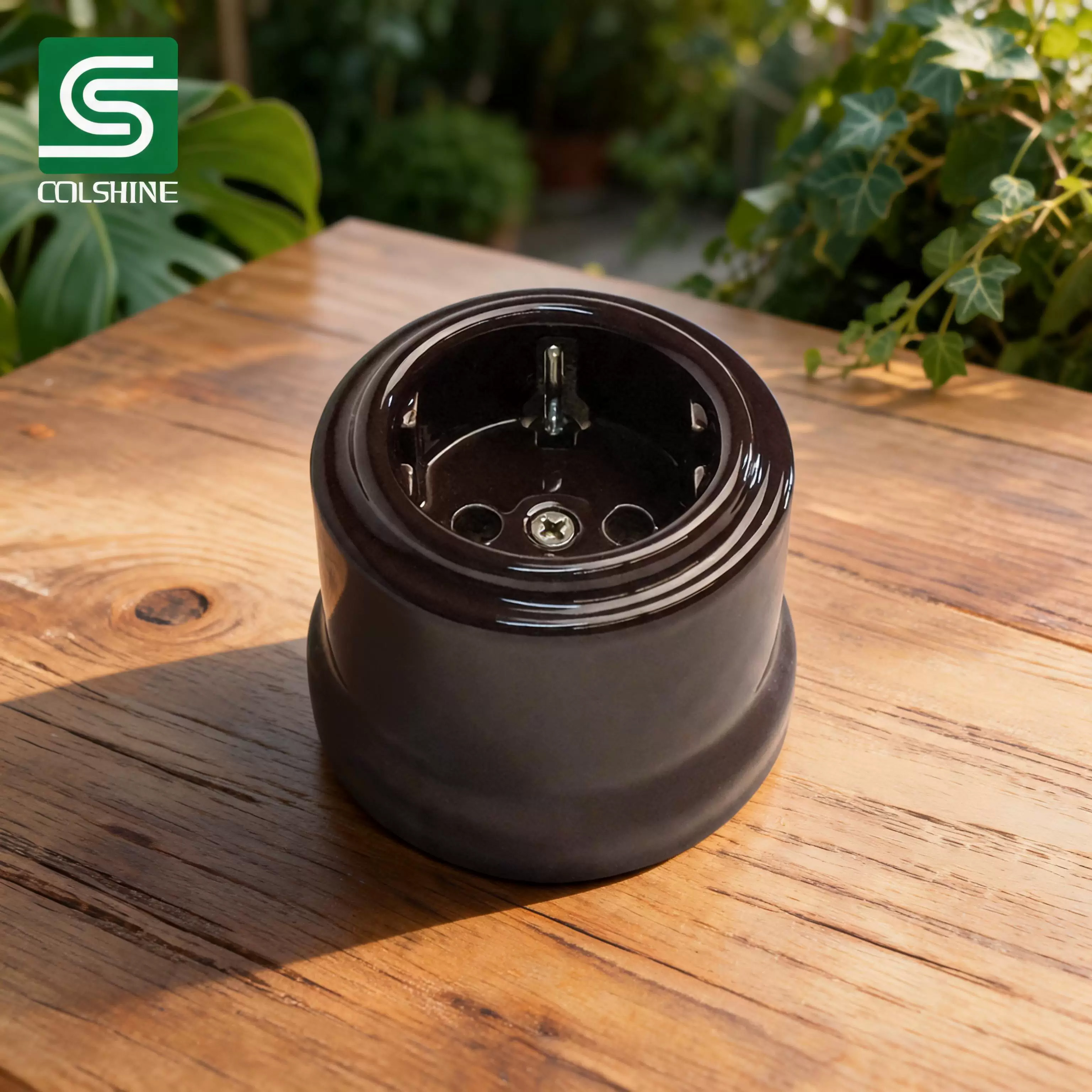 Decorative Vintage Ceramic Socket with Timeless Design for Rustic Homes, Cafés, Restaurants, and Commercial Lighting Spaces